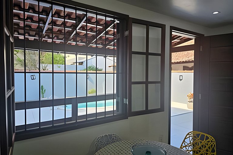 Casa 2 quartos com área gourmet e ar em Itaúna, Saquarema