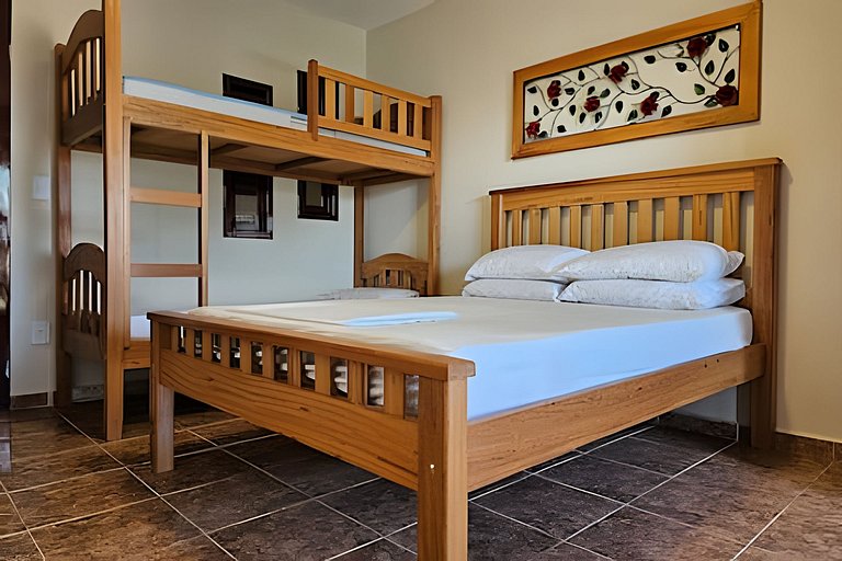 No pé da igreja Praia da Vila Entre o mar e lagoa.