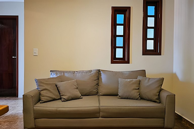 No pé da igreja Praia da Vila Entre o mar e lagoa.