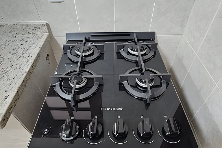 No pé da igreja Praia da Vila Entre o mar e lagoa.