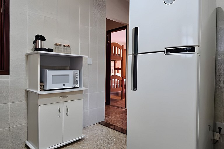 No pé da igreja Praia da Vila Entre o mar e lagoa.