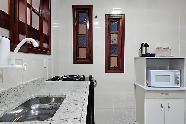 No pé da igreja Praia da Vila Entre o mar e lagoa.