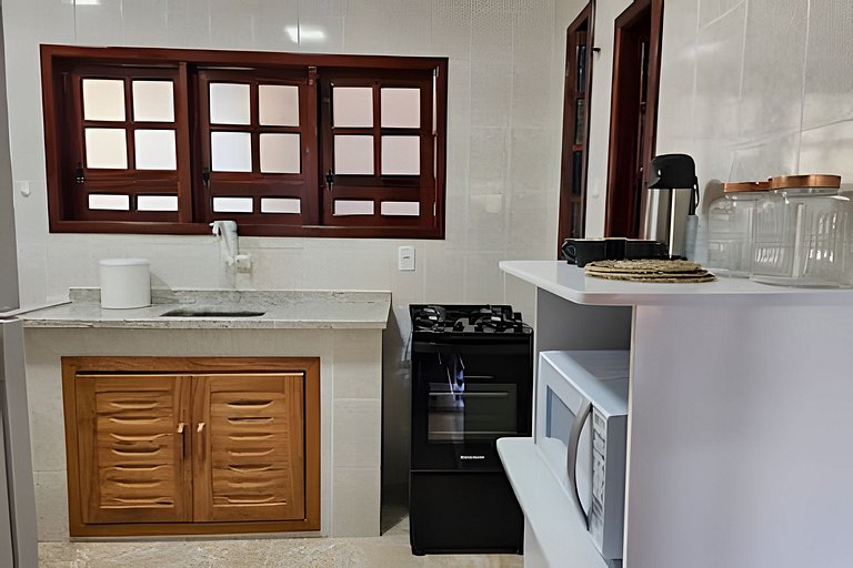 No pé da igreja Praia da Vila Entre o mar e lagoa.