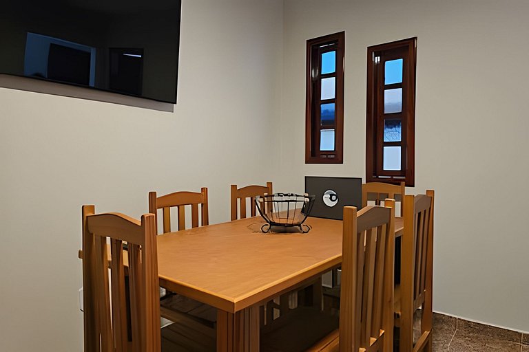 No pé da igreja Praia da Vila Entre o mar e lagoa.