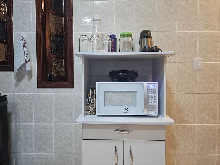 No pé da igreja Praia da Vila Entre o mar e lagoa.