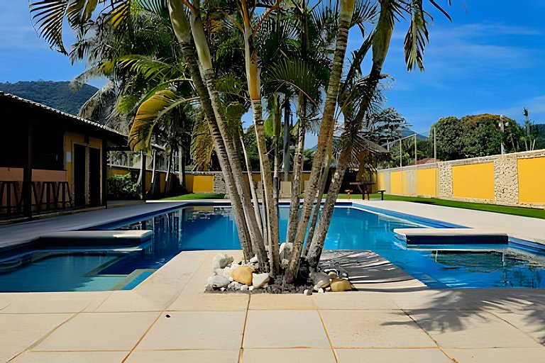 Casa 4 quartos com piscina para 16 em Ponta Negra, Maricá