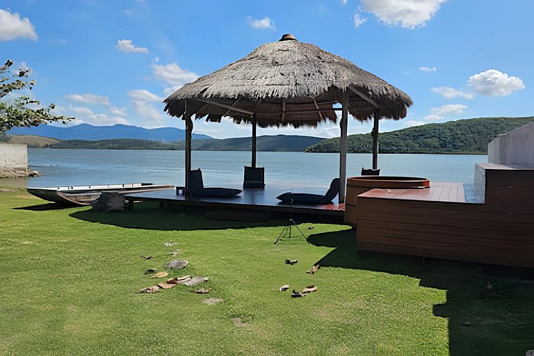 Casa 5 quartos à beira da lagoa no Boqueirão, Saquarema