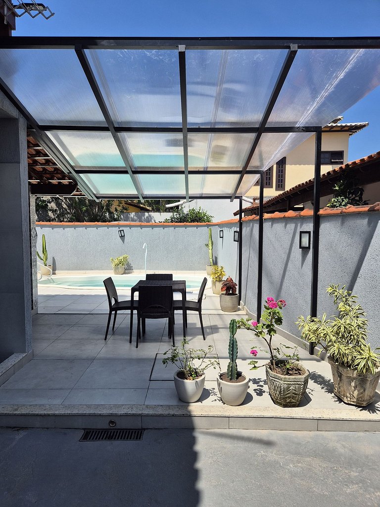 Casa 2 quartos com área gourmet e ar em Itaúna, Saquarema