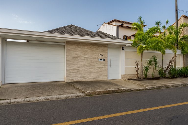 Casa Alto Padrão na praia de Itaúna
