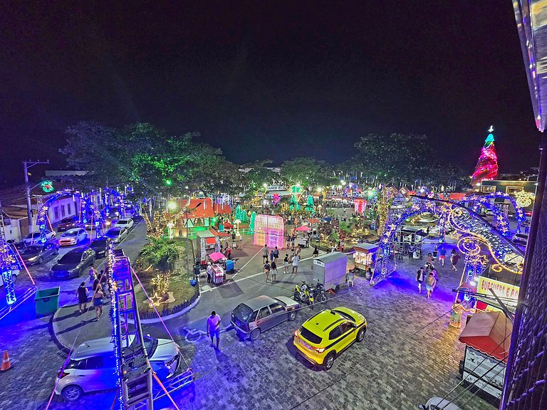 No pé da igreja Praia da Vila Entre o mar e lagoa.