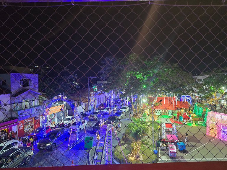 No pé da igreja Praia da Vila Entre o mar e lagoa.