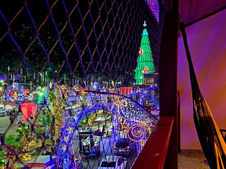 No pé da igreja Praia da Vila Entre o mar e lagoa.