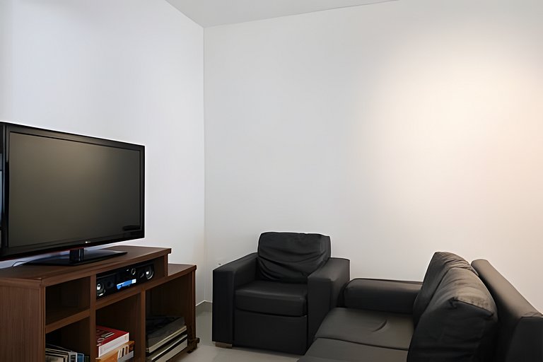 Lazer Completo: Piscina, Ar e Perto da Lagoa