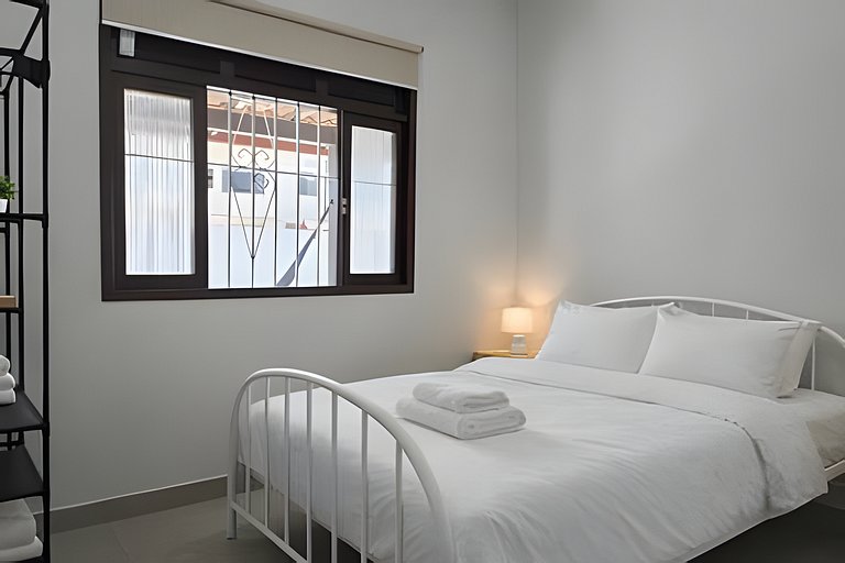 Lazer Completo: Piscina, Ar e Perto da Lagoa