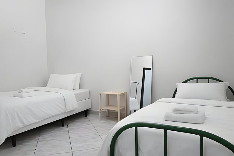 Lazer Completo: Piscina, Ar e Perto da Lagoa