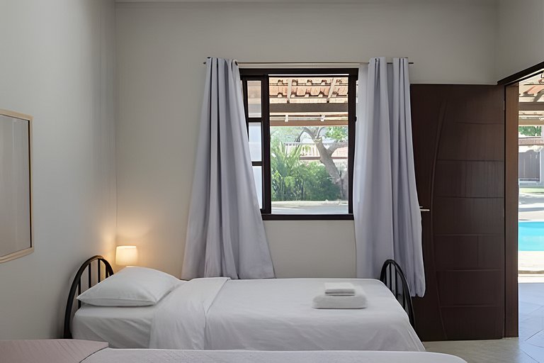 Lazer Completo: Piscina, Ar e Perto da Lagoa