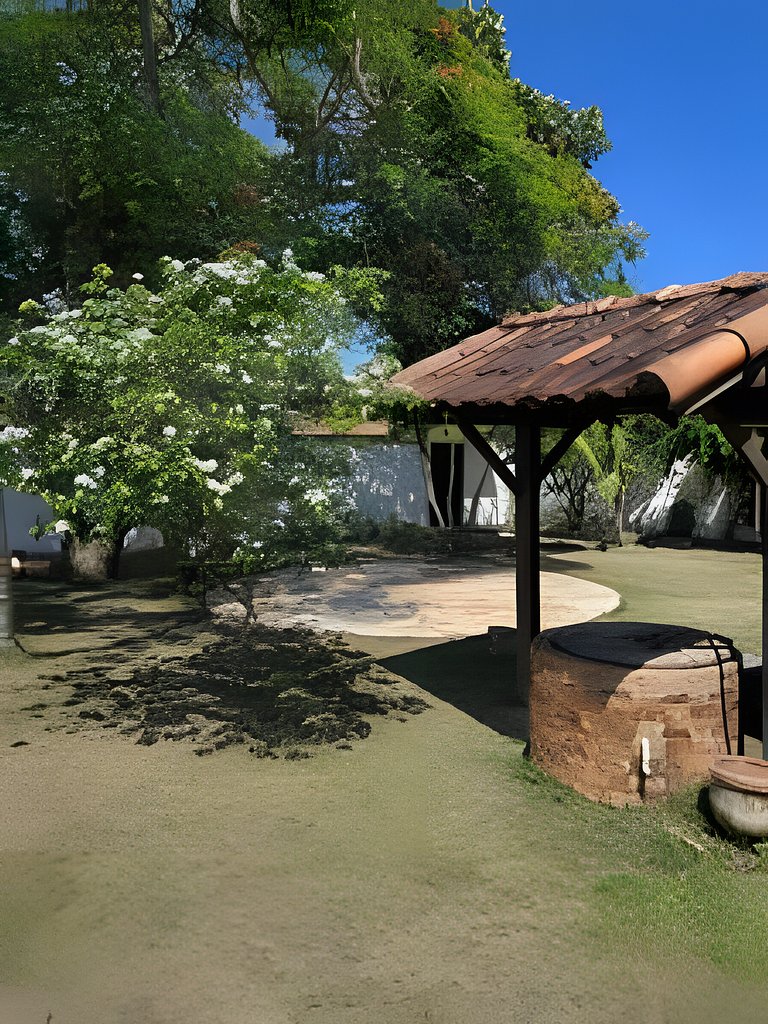 Lazer Completo: Piscina, Ar e Perto da Lagoa