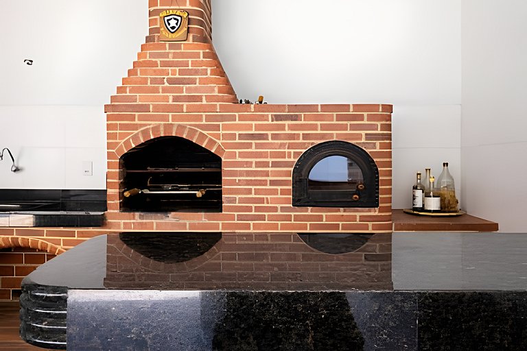 Lazer Completo: Piscina, Ar e Perto da Lagoa