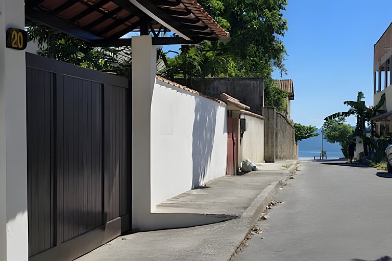 Lazer Completo: Piscina, Ar e Perto da Lagoa