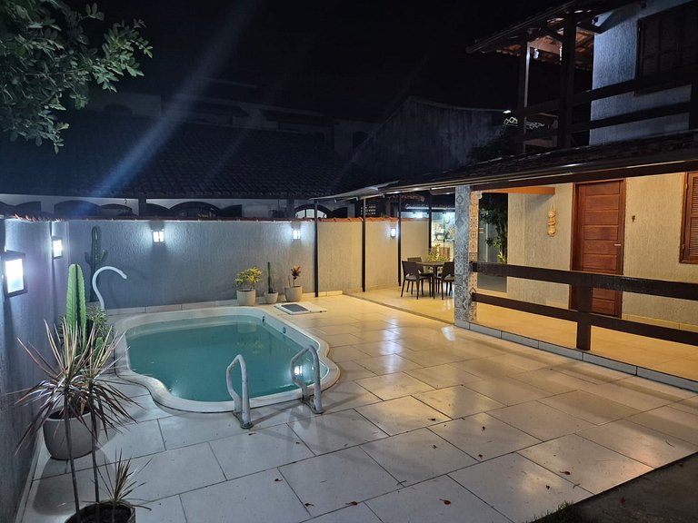 Casa 2 quartos com área gourmet e ar em Itaúna, Saquarema