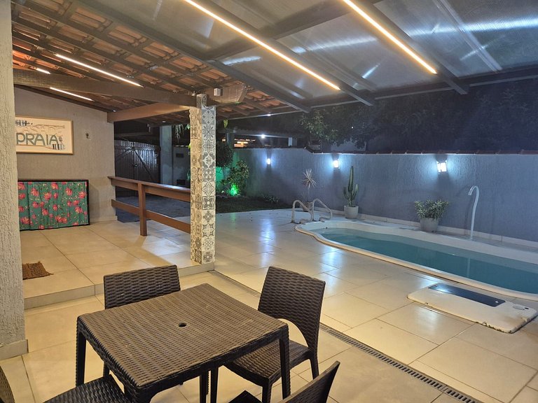 Casa 2 quartos com área gourmet e ar em Itaúna, Saquarema