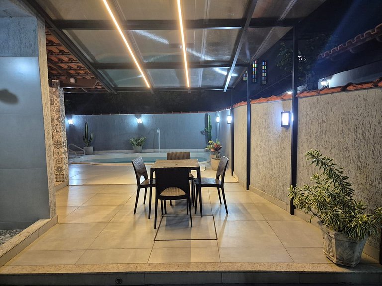 Casa 2 quartos com área gourmet e ar em Itaúna, Saquarema