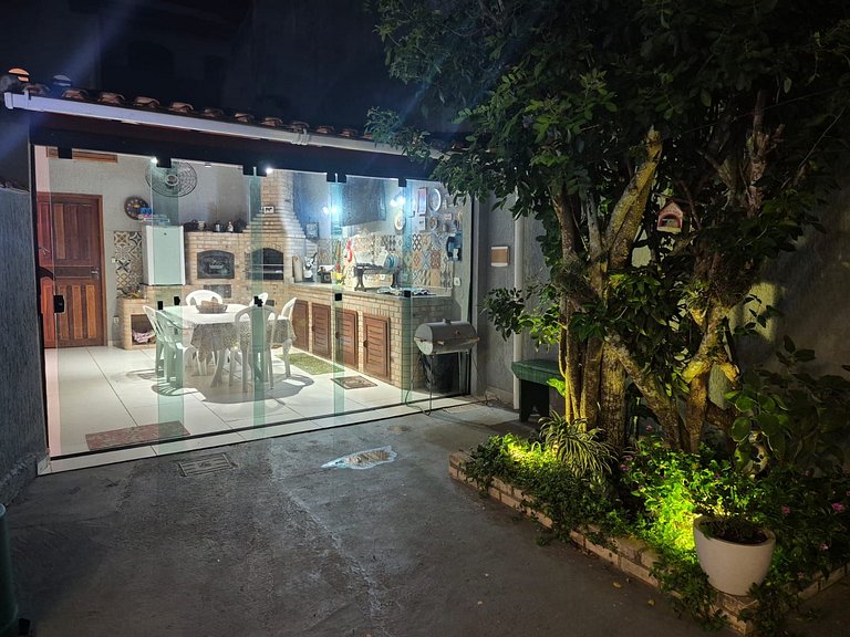 Casa 2 quartos com área gourmet e ar em Itaúna, Saquarema