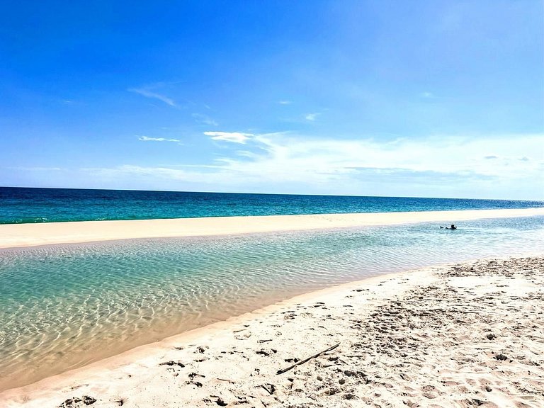 Apê 105 para 4 com ar e acesso à praia em Vilatur, Saquarema