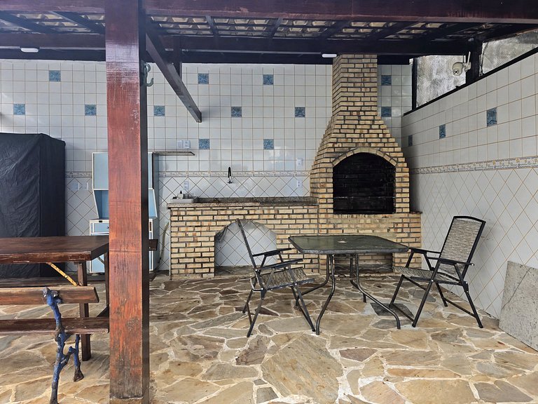 Casa com espaço e lazer