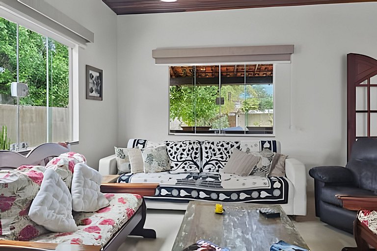 Casa 4 quartos com piscina para 11 em Itaúna, Saquarema