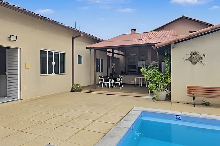Casa 4 quartos com piscina para 11 em Itaúna, Saquarema