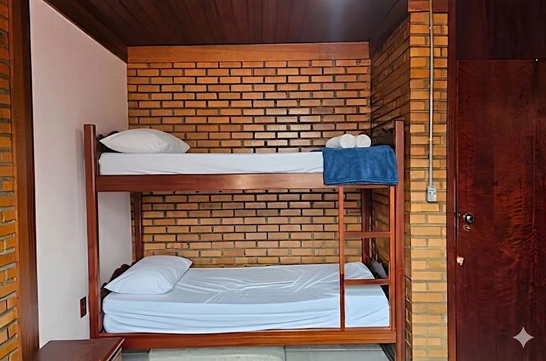 Casa com piscina e sauna em condomínio fechado em Saquarema