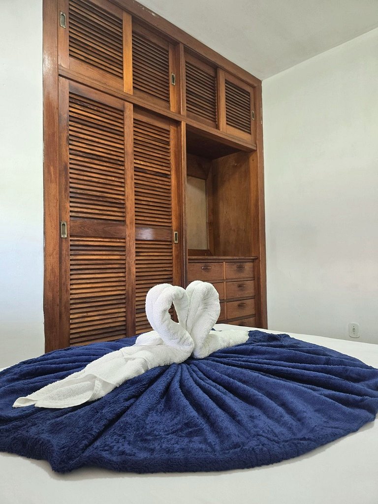 Casa pé na areia em frente ao pico do surf de Itaúna