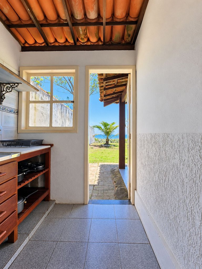 Casa térrea pé na areia com 2 suítes em Itaúna, Saquarema
