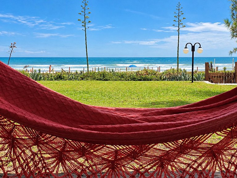 Casa térrea pé na areia com 2 suítes em Itaúna, Saquarema