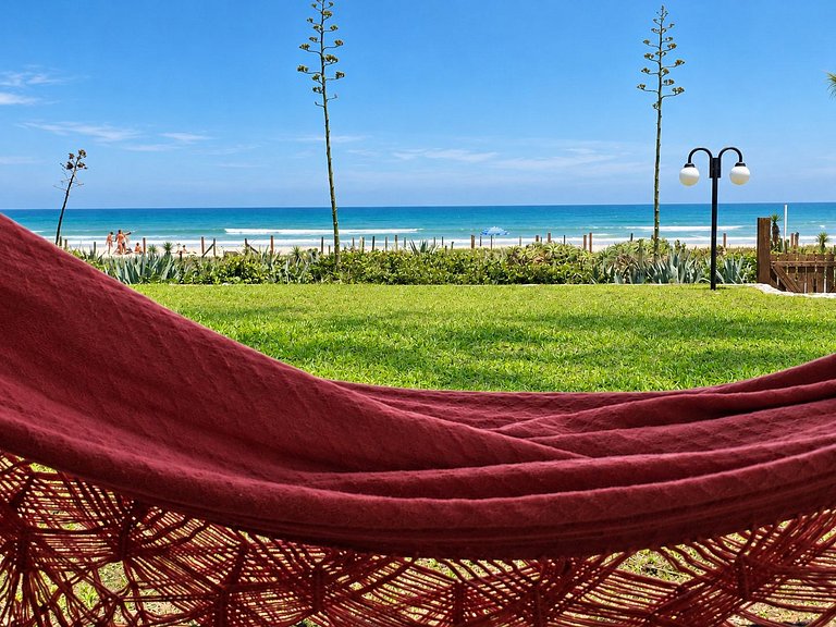 Casa térrea pé na areia com 2 suítes em Itaúna, Saquarema