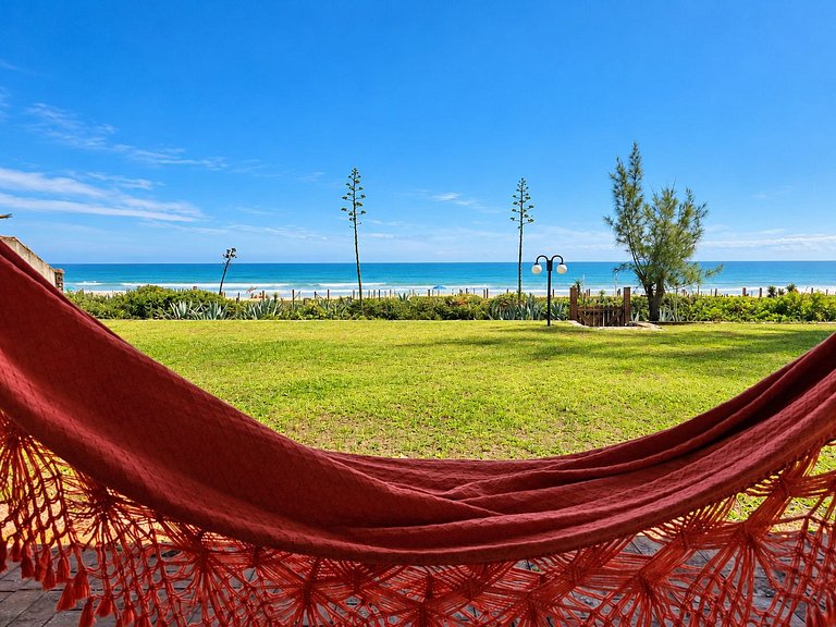 Casa térrea pé na areia com 2 suítes em Itaúna, Saquarema