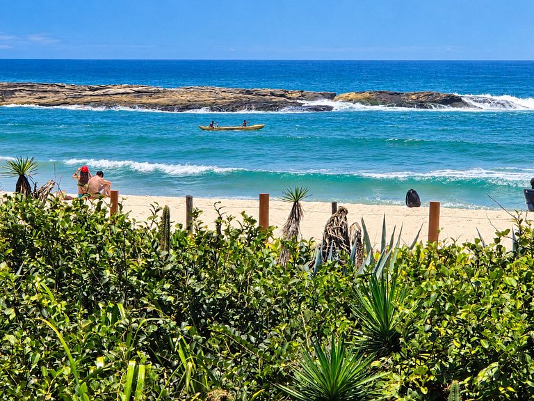 Casa térrea pé na areia com 2 suítes em Itaúna, Saquarema