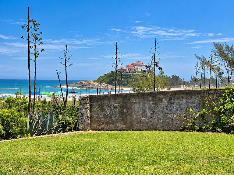 Casa pé na areia em frente ao pico do surf de Itaúna