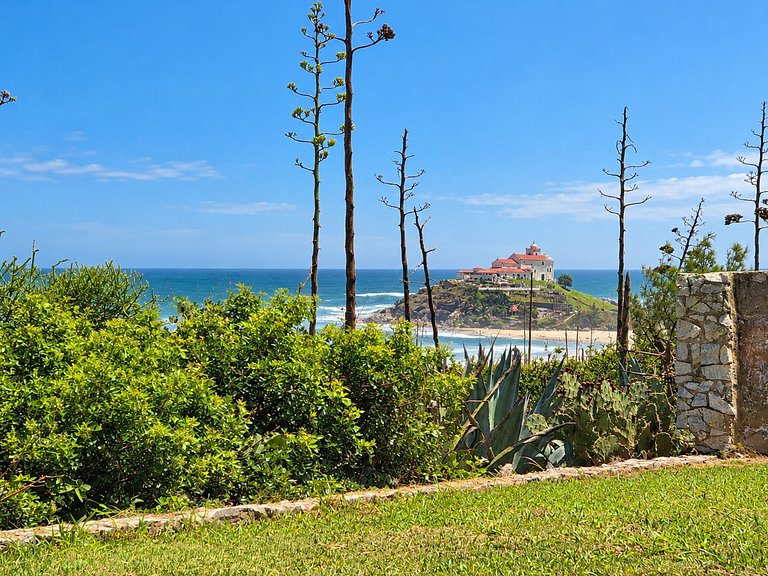 Casa pé na areia em frente ao pico do surf de Itaúna
