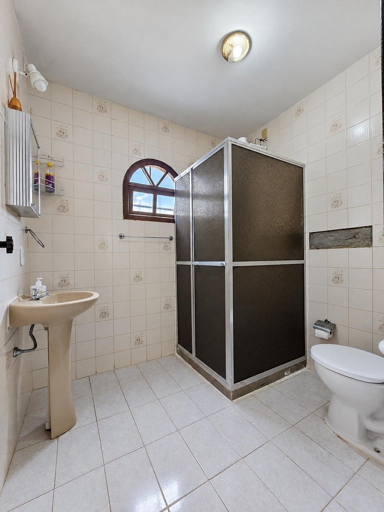 Casa com piscina a passos do WSL em Itaúna