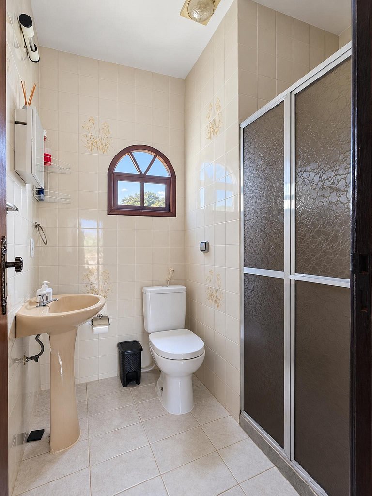 Casa 3 quartos com piscina em Itaúna, perto do WSL