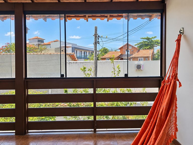 Casa com piscina a passos do WSL em Itaúna