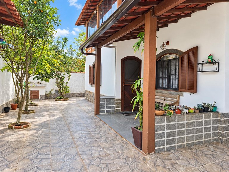 Casa com piscina a passos do WSL em Itaúna