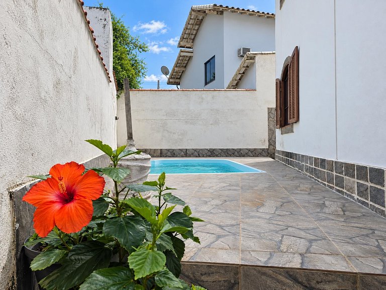 Casa com piscina a passos do WSL em Itaúna